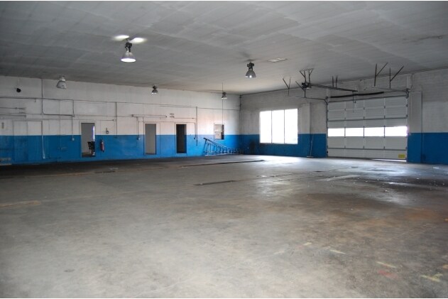 More Photos Of 305 S 1st St, Shelton Auto Dealership For Lease