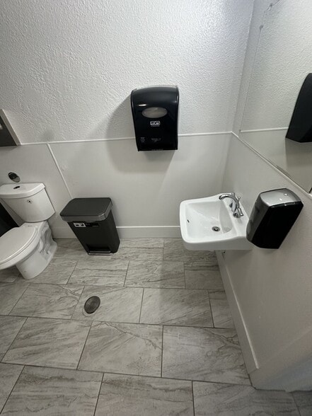 More Photos Of 4023-4033 N 19th Ave, Phoenix Storefront Retail Office For Sale