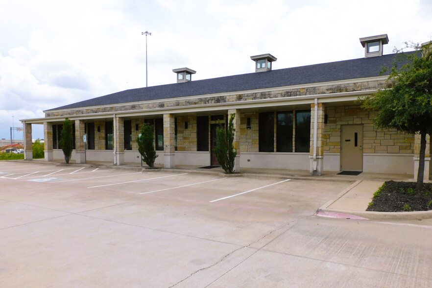 More Photos Of 1609 N Hwy 75, Sherman Medical For Lease
