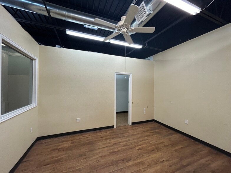 More Photos Of 1109 Dallas Dr, Denton General Retail For Lease