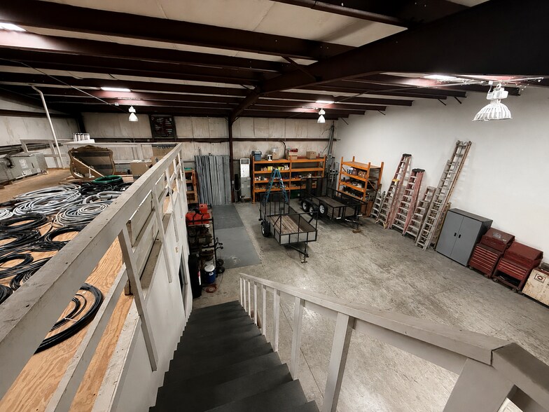 More Photos Of 2711 Airport Rd, Plant City Industrial For Lease