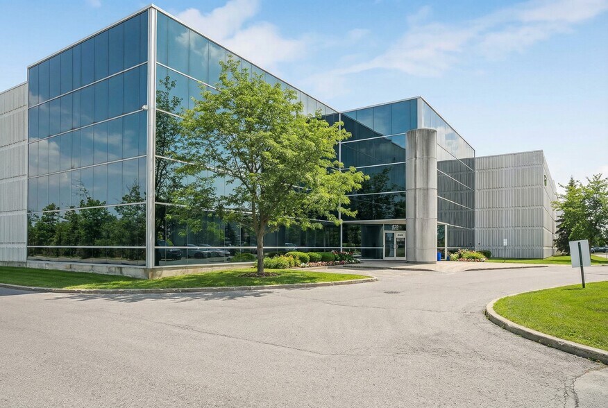 More Photos Of 200 Chrysler Dr, Brampton Warehouse For Lease