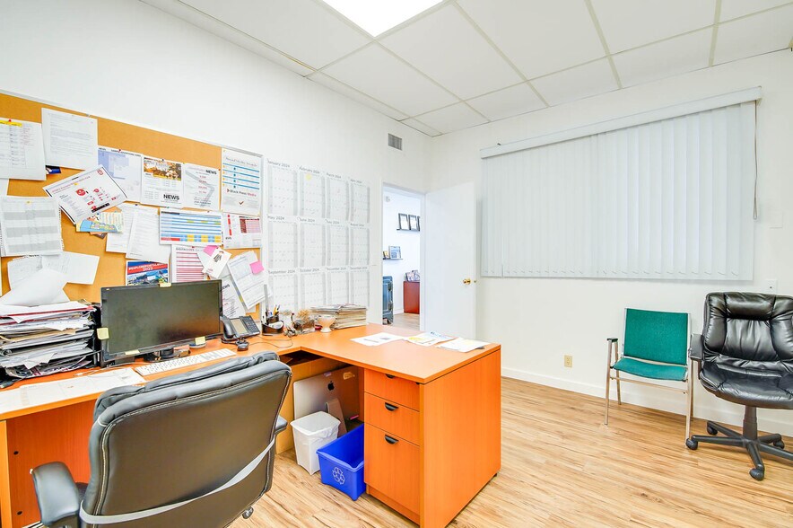 More Photos Of 4918 Napier St, Port Alberni Flex For Sale