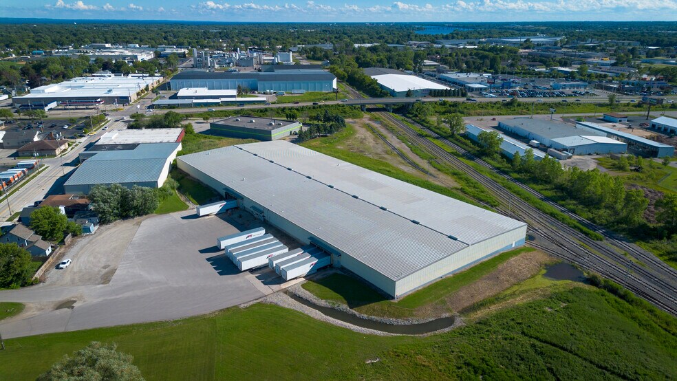 More Photos Of 311 N Linwood Ave, Appleton Warehouse For Lease