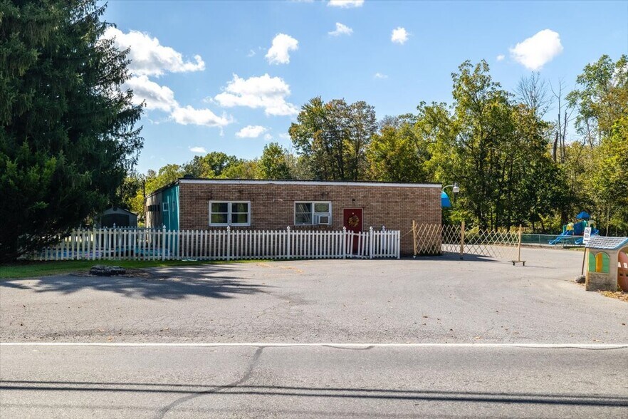 More Photos Of 2241 Ridge Rd, Bangor Flex For Sale