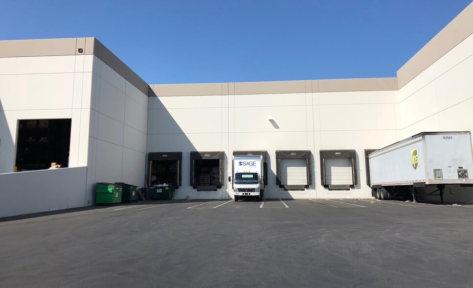 More Photos Of 2590 Conejo Spectrum St, Thousand Oaks Warehouse For Lease