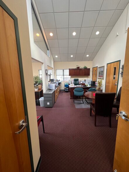 More Photos Of 410 Bergen Blvd, Palisades Park Storefront Retail Office For Lease