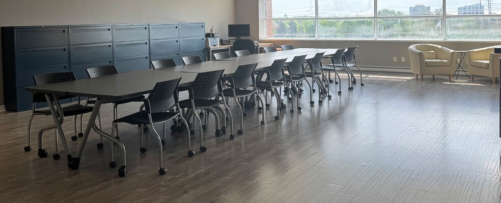 More Photos Of 1550 S Gateway Rd, Mississauga Office For Sale