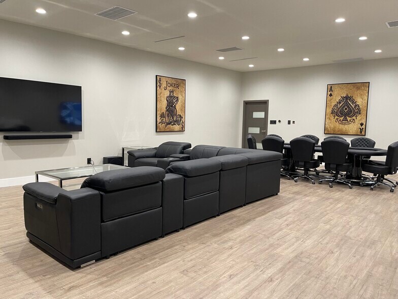 More Photos Of 5627 Cahuenga Blvd, North Hollywood Office For Sale