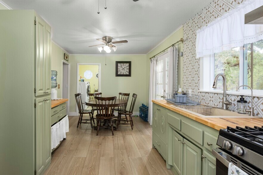 More Photos Of 18248 Redwood Hwy, Selma Apartments For Sale
