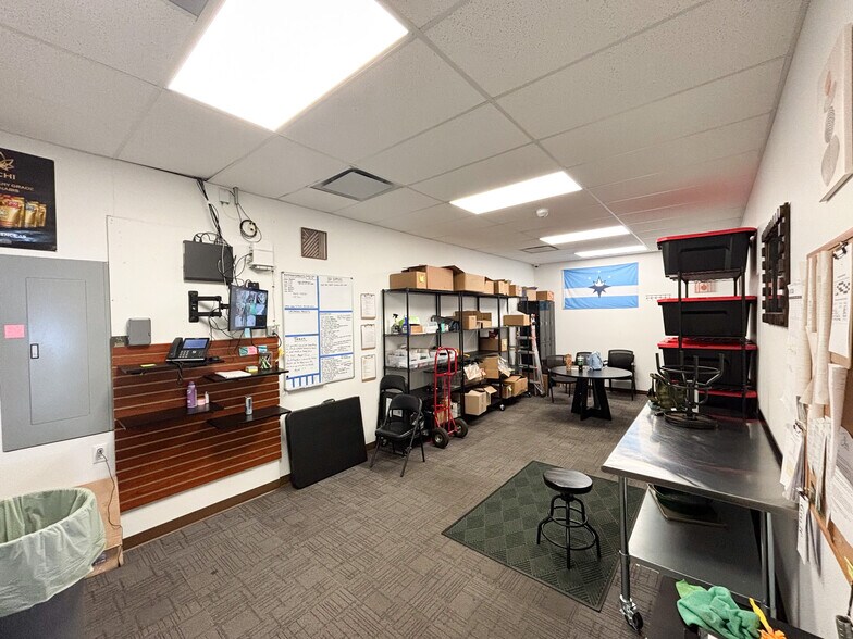 More Photos Of 1011 S Glenstone Ave, Springfield Freestanding For Lease
