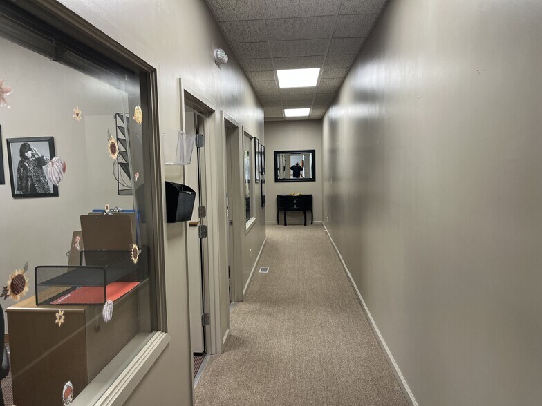 More Photos Of 130 S Washington St, Crawfordsville Office For Sale