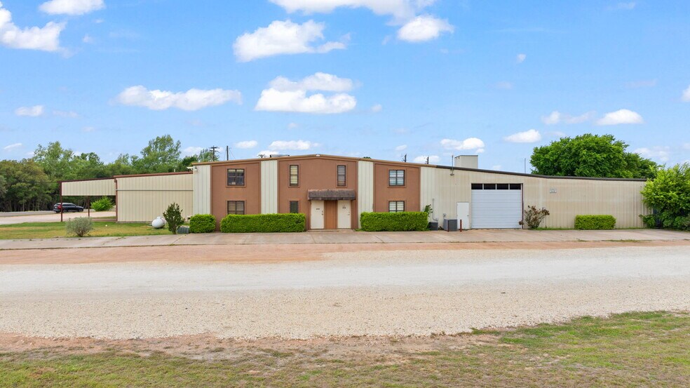More Photos Of 9430 Ranch to Market Rd, Leander Light Distribution For Sale