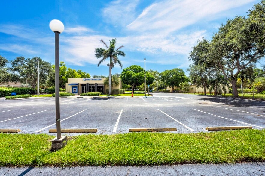More Photos Of 4820 N Federal Hwy, Lighthouse Point Bank For Sale