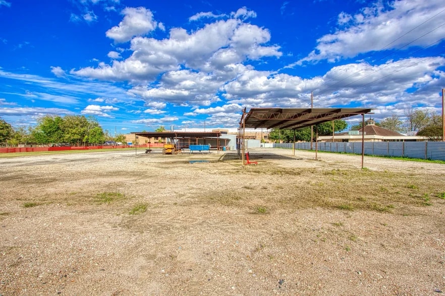 More Photos Of 11815 Misty Dr, Houston Light Manufacturing For Sale