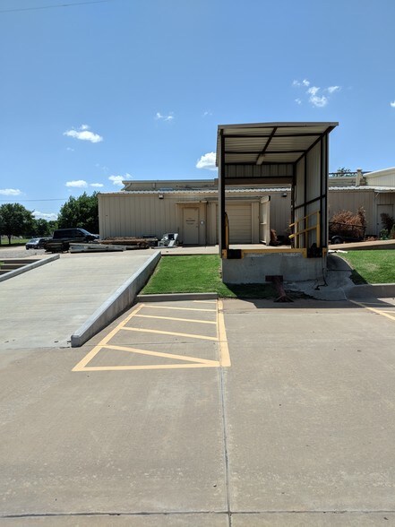 More Photos Of 3810 N Tulsa Ave, Oklahoma City Light Manufacturing For Lease
