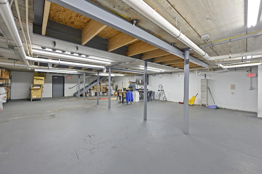 More Photos Of 5229 Madison Rd, Cincinnati Storefront Retail Office For Lease