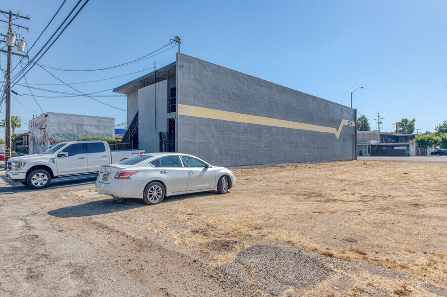 More Photos Of 2921 N Blackstone Ave, Fresno Office Residential For Sale
