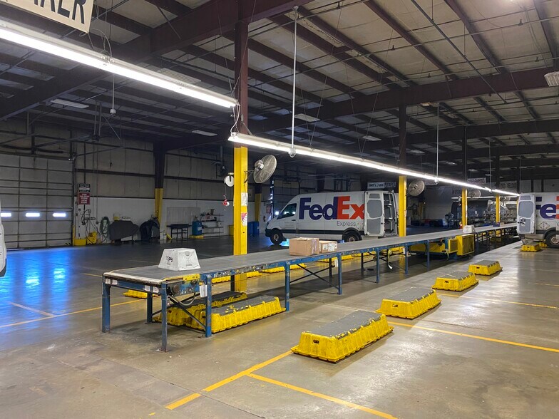 More Photos Of 1017 Macarthur Rd, Reading Warehouse For Lease