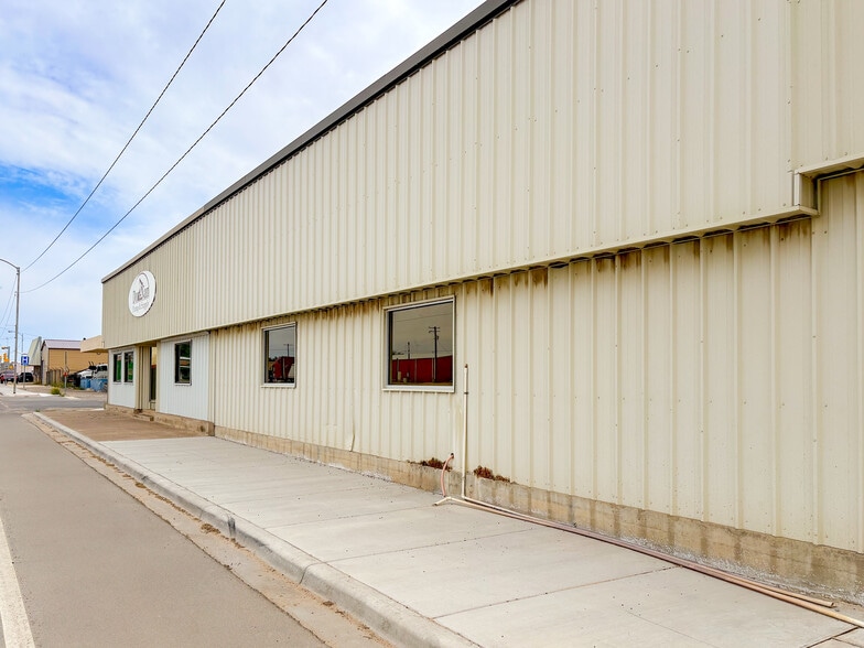 More Photos Of 200 N Pine St, Kermit Industrial For Sale