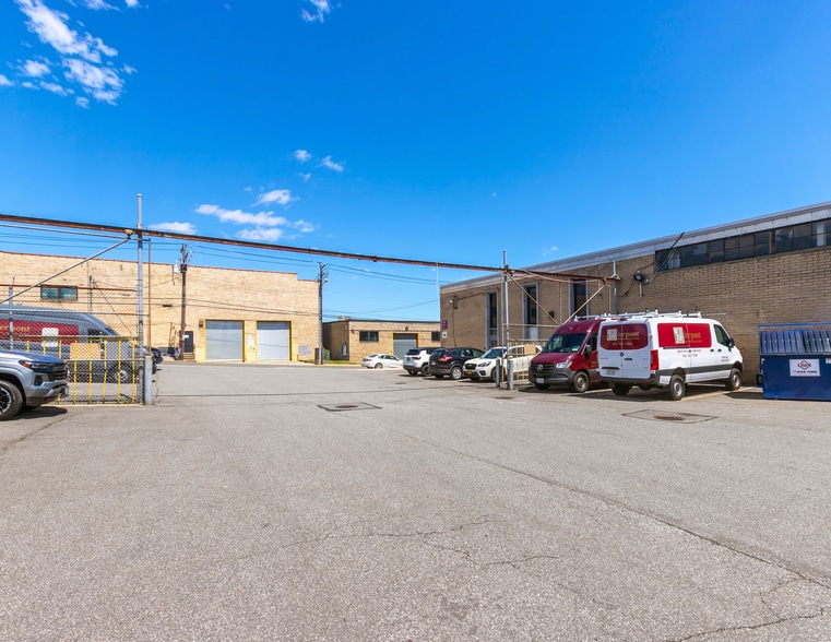 More Photos Of 250 Fulton Ave, New Hyde Park Distribution For Sale