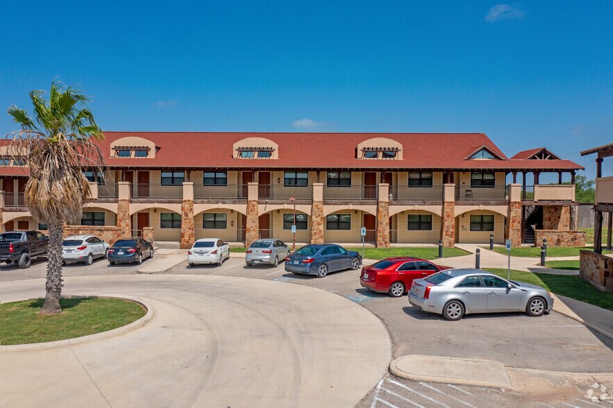 More Photos Of 2420 N 1st St, Carrizo Springs Apartments For Sale