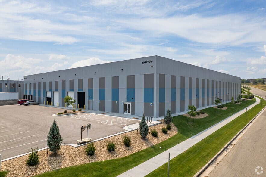 More Photos Of 1301 S Roosevelt Ave, Loveland Warehouse For Lease