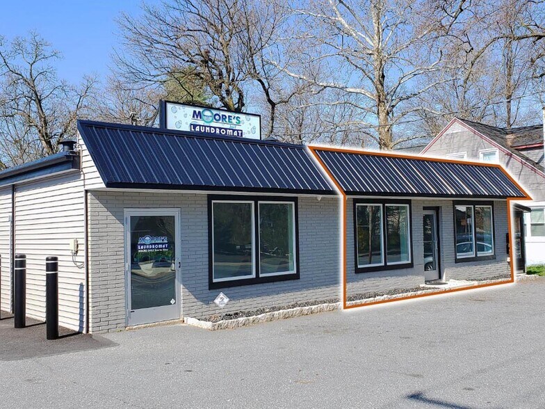 More Photos Of 50 N Spruce St, Elizabethtown General Retail For Lease