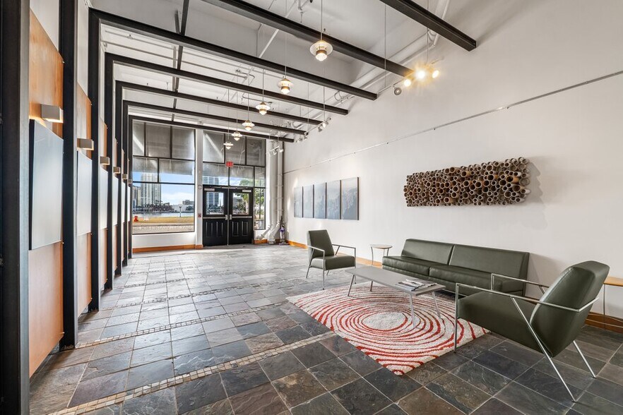 More Photos Of 315 E Bay St, Jacksonville Office For Lease