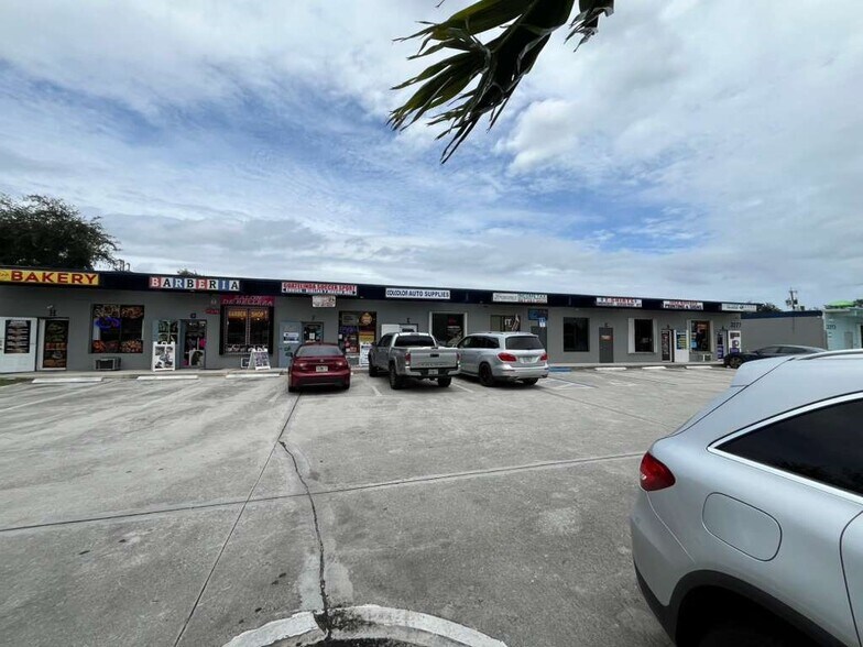 More Photos Of 3273-3289 Lake Worth Rd, Palm Springs Warehouse For Lease