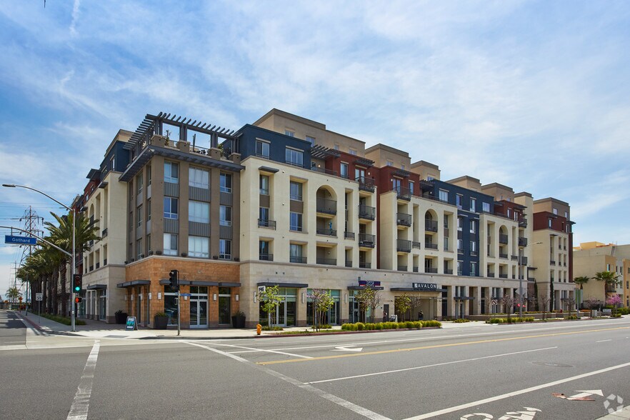 Primary Photo Of 7400 Center Ave, Huntington Beach Apartments For Lease