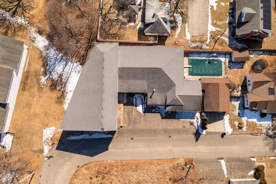 More Photos Of 2025 Pine St, Palmer Warehouse For Sale