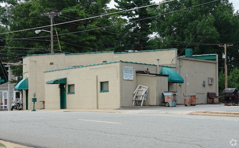More Photos Of 131 Oak St, High Point Freestanding For Lease