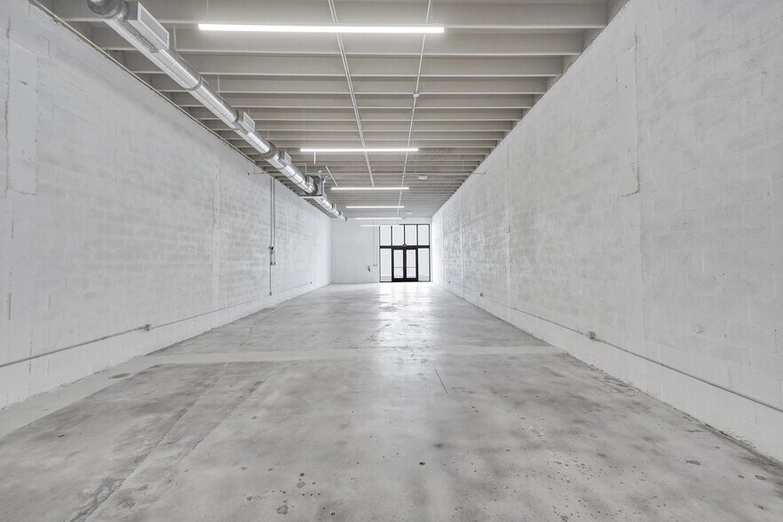 More Photos Of 8368-8388 NW 56th St, Miami Warehouse For Lease