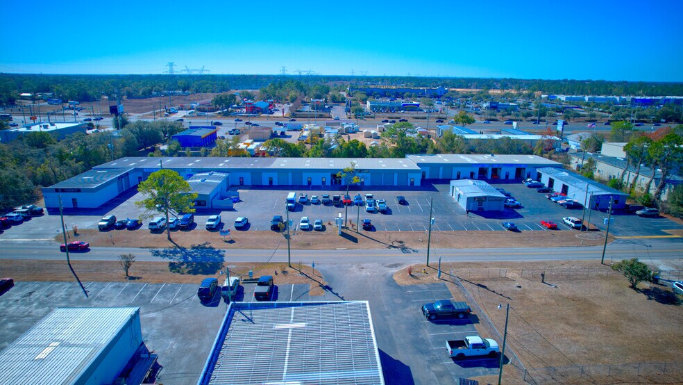More Photos Of 13400-13499 Chambord St, Brooksville Manufacturing For Lease