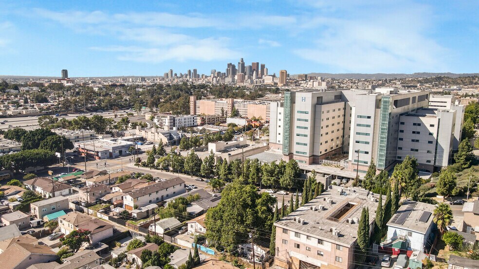 More Photos Of 1140 Chicago St, Los Angeles Apartments For Sale