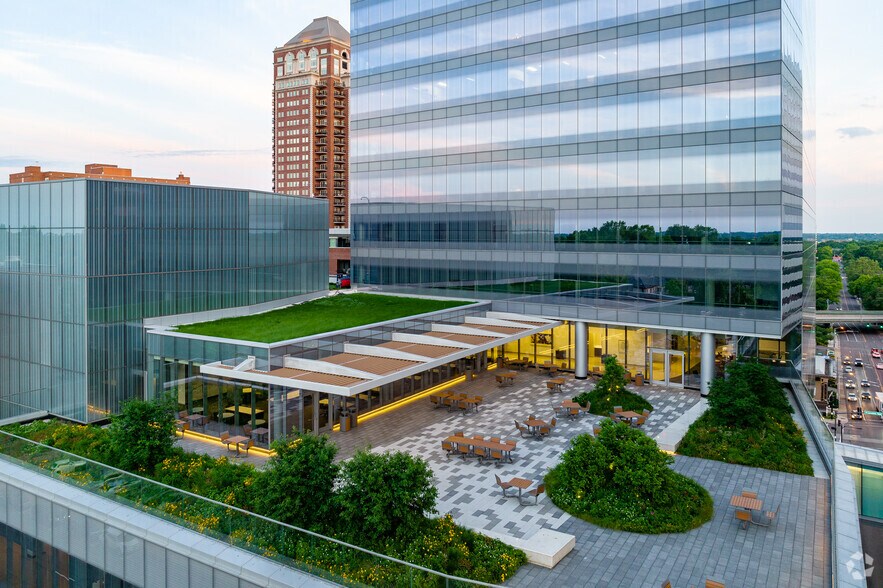 More Photos Of 7676-7638 Forsyth Blvd, Clayton Office For Lease