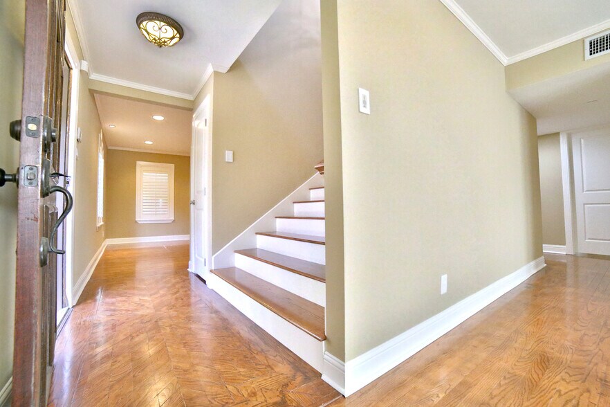 More Photos Of 2625 Peckham St, Houston Office Residential For Lease
