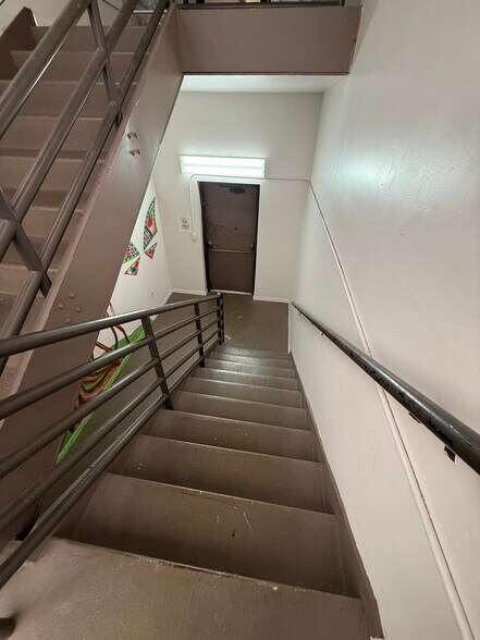 More Photos Of 6251 US Highway 19 N, Pinellas Park Showroom For Lease