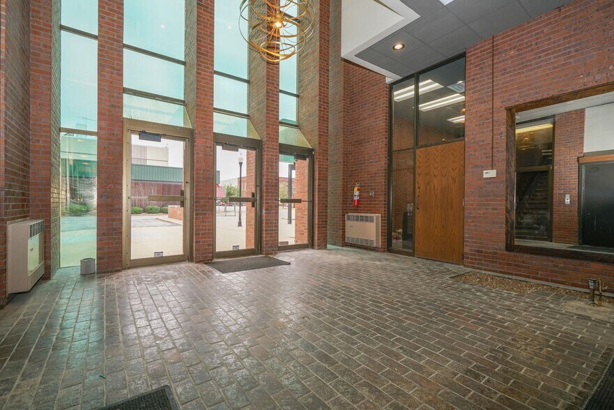 More Photos Of 208 W Reed St, Moberly Office For Sale