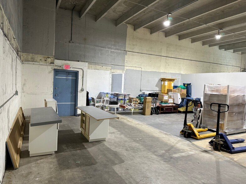 More Photos Of 2674 W 84th St, Hialeah Warehouse For Lease