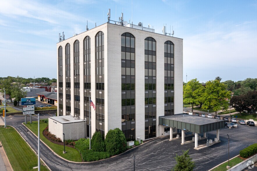 More Photos Of 1111 S Alpine Rd, Rockford Office Residential For Lease