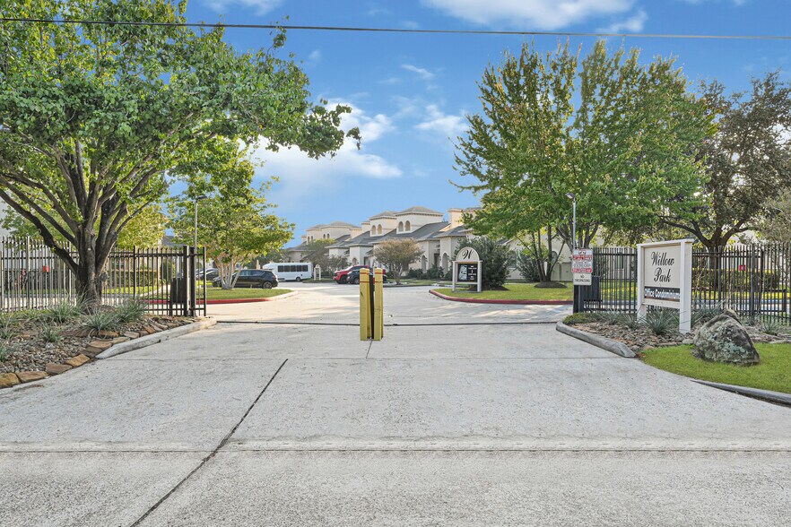 More Photos Of 12816 Willow Centre Dr, Houston Loft Creative Space For Sale