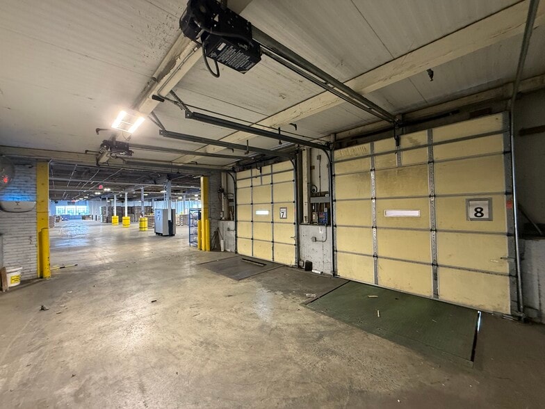 More Photos Of 220 E 14th Ave, North Kansas City Distribution For Lease