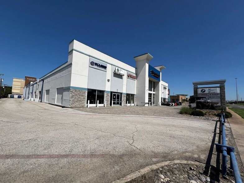 Primary Photo Of 633 NE Loop 820, Hurst Freestanding For Lease