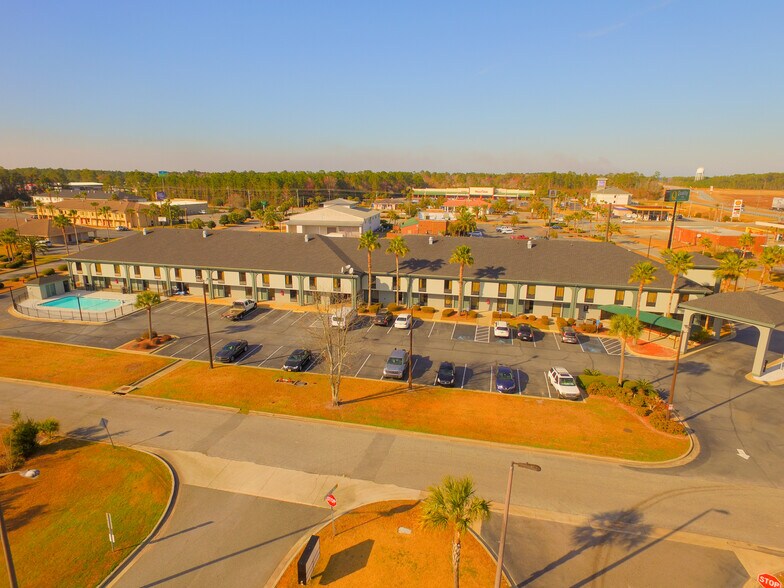 More Photos Of 125 Venture Dr, Brunswick Hotel For Sale