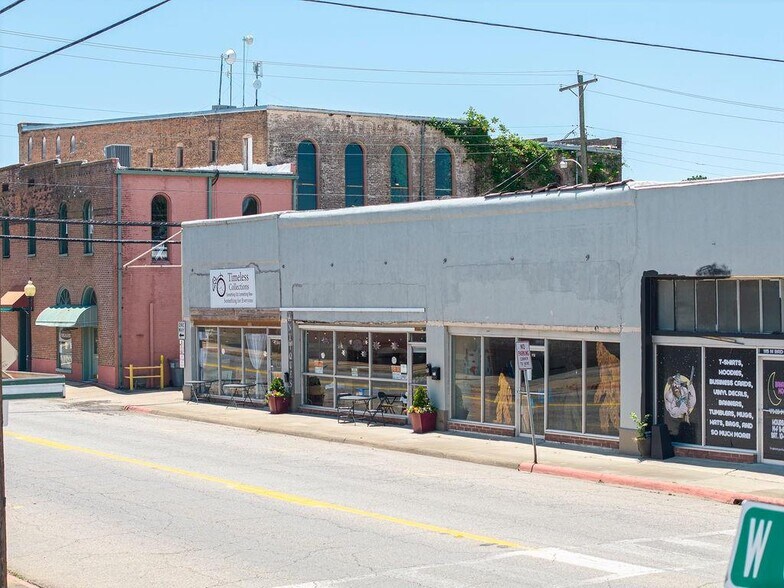 More Photos Of 111 N 3rd St, Ozark General Retail For Sale