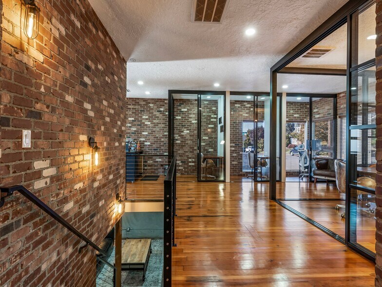 More Photos Of 2917 Washington St, Vancouver Storefront Retail Office For Sale