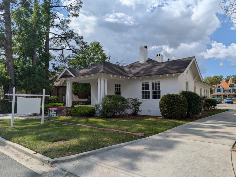 Primary Photo Of 106 E North St, Valdosta Office For Lease