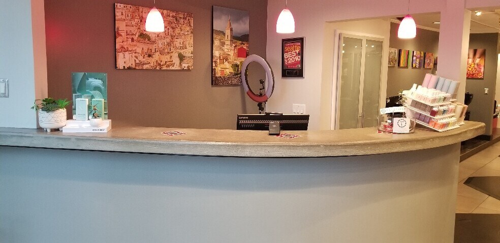 More Photos Of 536 5th Ave W, Seattle Office Residential For Sale